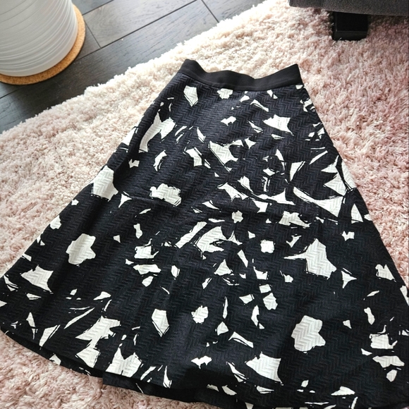 Banana Republic A line skirt - Picture 2 of 4